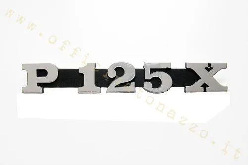 Targhetta CIF P 125 X per cofano sinistro Vespa P125X VNX1T prima serie. Misura 145x20 mm, due perni con interasse 105 mm.