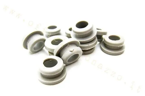Gommino grigio per il gancio cofano delle Vespa classiche 125-200 dal 1958. Riferimento applicativo Piaggio 083111; modelli PX esclusi.