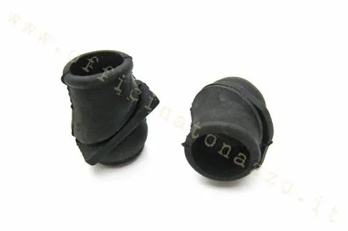 Passatubo benzina RMS 121830103 in gomma per l'ingresso nella scatola carburatore di Vespa Largeframe, Rally, PX e T5 compatibili.