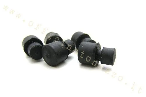 Tampone in gomma per la battuta dello sportello carburatore Vespa 125 VN1T-VN2T e 150 VB1T. Ricambio per il pannello Wideframe.