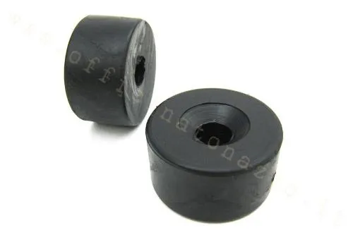 Silent block singolo destro o sinistro per traversa motore Vespa 50 N, L, R e Special. Misure nominali 10x40x21 mm.