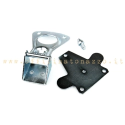 Adattatore per sella sportiva Corsa su Vespa PX, VNA, VBB, Rally e Sprint. Verificare attacchi, serbatoio e chiusura prima del montaggio.
