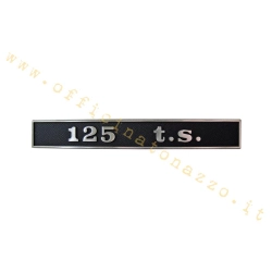 Targhetta posteriore F.A.Italia con scritta 125 t.s. per Vespa 125 TS VNL3T 1975-1978. Fissaggio a perni sopra il fanale posteriore.