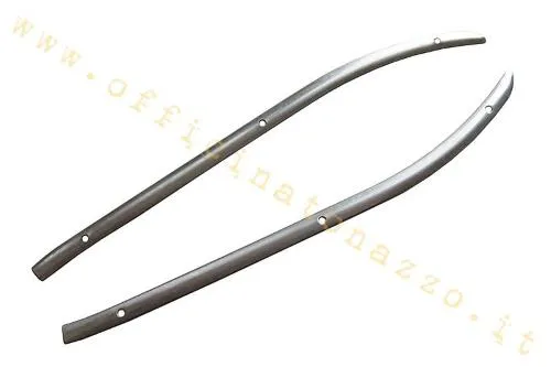 Coppia di listelli Olympia Milano 71755/756 per fissaggio tappetino centrale Vespa 125 Primavera ed ET3, rif. Piaggio 100446 e 100447.