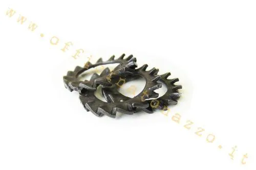 Rondella dentellata ScooterCenter da 13 mm per fissaggi Vespa. Verificare diametri, dentatura e spessore rispetto alla rondella originale prima del montaggio.