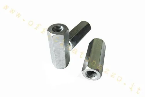 Dado distanziale RMS 121858620 M7 lungo 29 mm e zincato, per fissare la cuffia cilindro sui motori Vespa 125-150 compatibili.