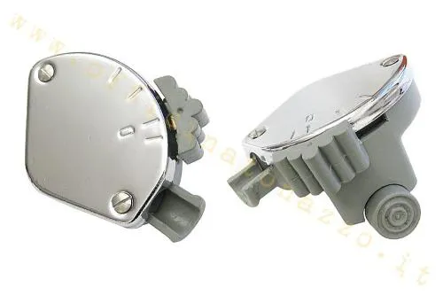 Devioluci grigio con coperchio cromato e due scatti per Vespa 125 V15T e V30T-V33T. Confrontare contatti e funzioni prima del montaggio.