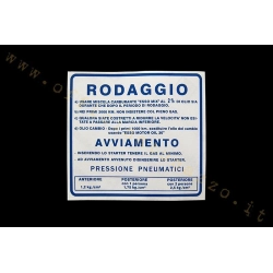 Adesivo blu con norme di rodaggio e miscela al 2% per Vespa 180 Rally. Riproduzione destinata al ripristino della grafica del veicolo.
