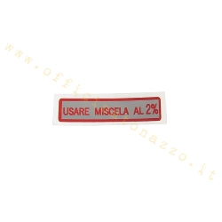 Adesivo Vespa "Usare miscela al 2%" rossa Vespa 50, 90, 125 Primavera - ET3 - Super - GT - GTR - TS - 150 Super - Sprint - Sprint Veloce - 180-200 Rally - PX 125-150-200 (rif.originale piaggio 610054m003)