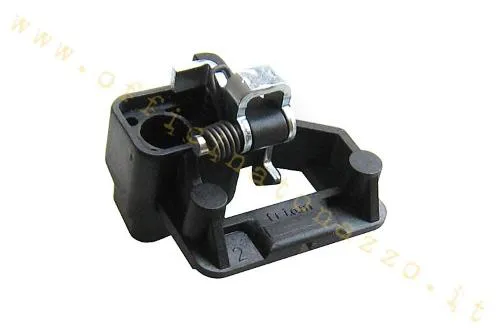 Chiusura sportello laterale per Vespa PK S, SS, Automatica ed ETS compatibili. Nottolino non compreso; riferimento comparativo Piaggio 215268.