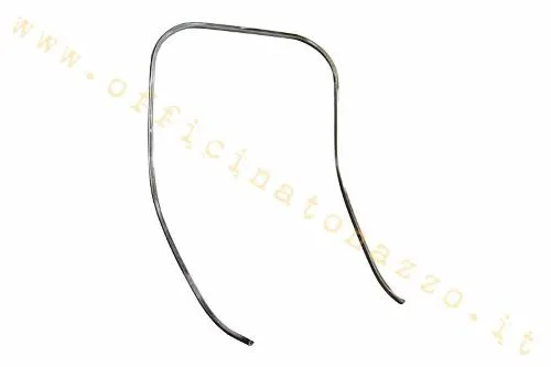 Profilo bordo scudo monopezzo in alluminio tipo originale per Vespa P e PX. Riferimento applicativo Piaggio 149943; verificare il profilo montato.