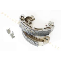Ganasce freno anteriore o posteriore Newfren con scanalature per Vespa PX - PK (esclusa PK S 1° serie senza frecce). Solo posteriori per Sprint GL GT GTR RALLY TS GS 160