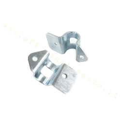 Coppia di staffe per cavalletto centrale diametro 22 mm di Vespa PK 50 e PK 125 compatibili. Verificare il diametro sul veicolo.