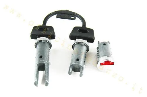 Kit CIF 6215 con 3 cilindretti e 2 chiavi ZADI abbinate per bloccasterzo, bauletto e sella Vespa PK FL, HP e N. Piaggio 265828 comparativo.