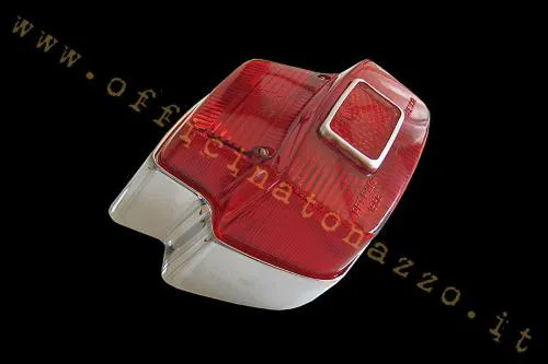 Fanale posteriore SIEM FP113 con corpo metallico cromato e portalampada per Vespa Super, GT, Sprint e 180 Super Sport nelle serie compatibili.