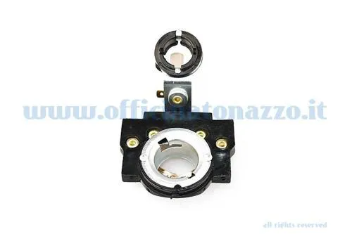 Portalampada anteriore Vespa tipo Piaggio 92780 con sede BA20d per la luce principale e BA15s per la posizione. Verificare il faro montato.