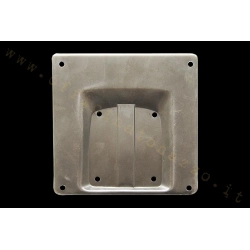 Supporto targa in ferro per Vespa 125 Primavera ed ET3, per targhe quadrate di vecchio formato da circa 170x170 mm. Verificare fori e misura.