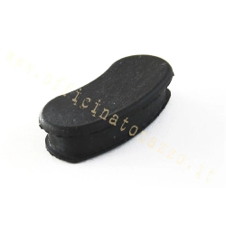 Tappo CIF per feritoia copriventola Vespa ET3 e PX seconda serie, lunghezza fessura 38 mm. Confrontare misura e profilo prima del montaggio.