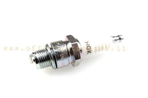 Candela NGK B6HS non resistiva, grado termico 6, filetto M14 lungo 12,7 mm ed esagono da 20,8 mm. Verificare la specifica del motore.