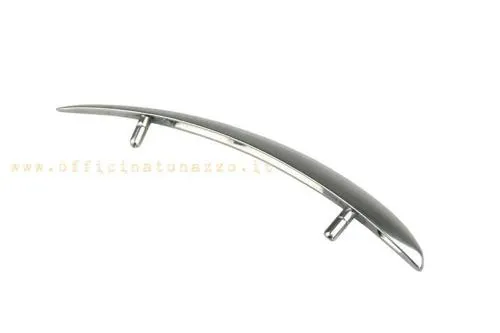 Cresta parafango Vespa 125 VNA1T, VNB1T e VNB2T, sviluppo arco 165 mm e interasse fori 90 mm. Verificare le misure originali.