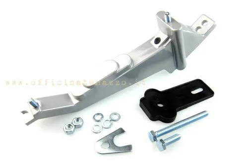 Portaruota di scorta CIF 15601 in alluminio per Vespa con ruota da 10 pollici, interasse prigionieri 197 mm e viti M8 di fissaggio.