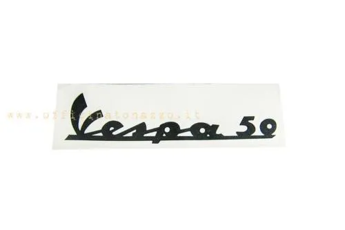 Scritta Vespa 50 CIF 3379 in PVC nero, adesiva e lunga 130 mm. Ricambio per scudo anteriore Vespa 50 N, L e R, riferimento Piaggio 090494.