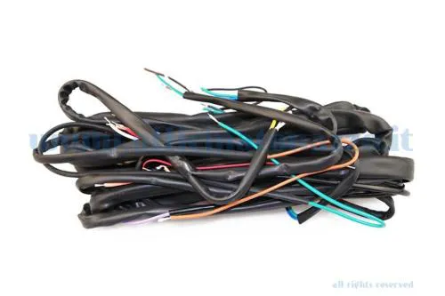 Cablaggio completo senza connettori per Vespa PX Arcobaleno priva di batteria. Da terminare e verificare sullo schema elettrico del veicolo.