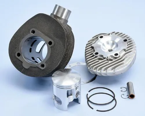 Kit Polini 140.0233 in ghisa Ø68,5 mm con testa per Vespa PE/PX 200 e Cosa 200. Verificare squish, carburazione e anticipo al montaggio.