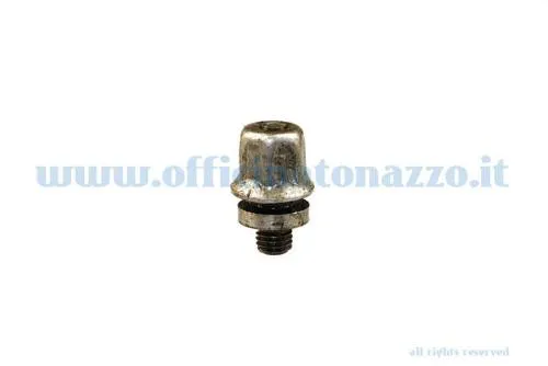 Sfiatatoio olio standard per carter Vespa. Confrontare filetto, sede e ingombro con il ricambio rimosso prima del montaggio.