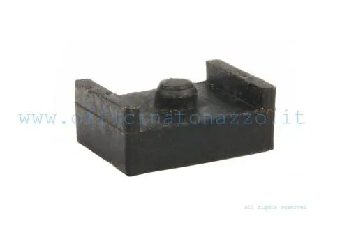 Tacchetto in gomma PG8075 per la molletta di aggancio sella o portapacchi sul serbatoio Vespa V1-V15, V30-V33, VM1-VM2 e VN1-VN2.