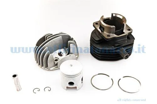 Gruppo termico DR KT00049 in ghisa: 74,6 cc, alesaggio 47 mm, corsa 43 mm, 10 travasi, pistone bifascia e testa inclusa.