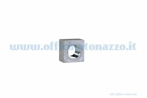 Dado quadrato Olympia 79614 per bullone di fissaggio manubrio Vespa. Ricambio equivalente al riferimento Piaggio 070620.
