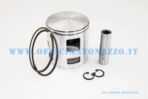 Pistone completo Pinasco Ø 63,4 mm di prima maggiorazione per cilindro 177 cc in ghisa a 3 travasi. Con segmenti, spinotto e fermi.