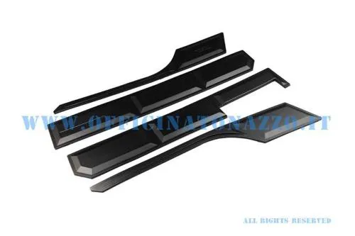 Kit modanature Ariete 08999/P in gomma nera autoadesiva per parafango e cofani Vespa PX e PE 125-200 compatibili.