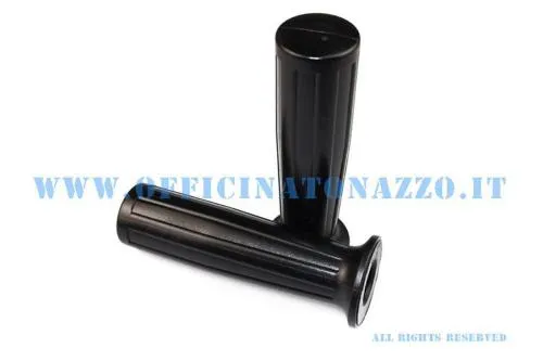 Coppia di manopole Ariete 01659/V nere, 120 x 22 mm, per Vespa Cosa 125, 150 e 200. Profilo chiuso e riferimento Piaggio 228541.