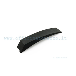 Cresta CIF 5278 in plastica grigio scuro, profilo stretto da 180 mm per parafango Vespa PX e PE 125, 150 e 200 del periodo 1977-1983.