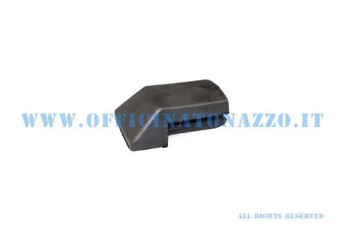 Puntale nero senza foro per listelli pedana Vespa PX Arcobaleno e successive. Riferimento Piaggio 182174, dimensioni 26x18x10 mm.