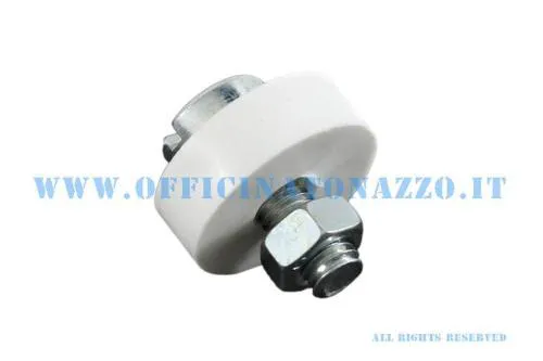 Kit Würth per targa e portatarga: vite M5x15 mm in acciaio zincato, dado, anello di sicurezza e paracolpi in plastica.
