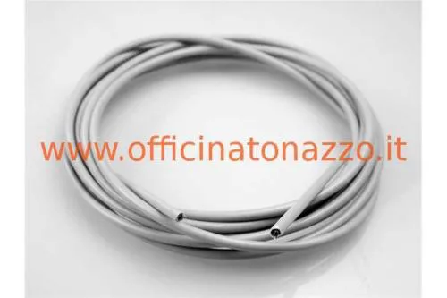 Guaina grigia autolubrificata con diametro esterno di 4,5 mm, venduta al metro per trasmissioni Vespa. Filo, terminali e registri non inclusi.