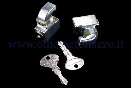 Coppia lucchetti SIP 16812620 in alluminio cromato per cofani Vespa con ganci esterni. Due chiavi incluse; per GT, GTR, TS, GL, Sprint, Rally e PX.
