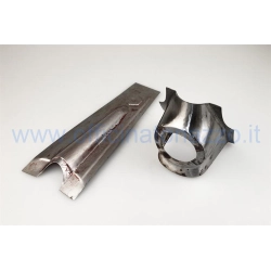 Copristerzo in lamiera con stemma esagonale per Vespa 50 N seconda serie, L, R, Primavera ed ET3. Ricambio da adattare e saldare allo scudo.