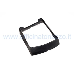 Guarnizione nera per fanale posteriore Vespa PX e PE prima serie fino al 1983. Verificare profilo, fori e gruppo ottico prima del montaggio.