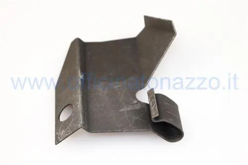 Staffa Olympia 158808 in lamiera sagomata per Vespa 125 ET3 VMB1T. Guida i cavi CDI e li mantiene distanti da marmitta e pneumatico.