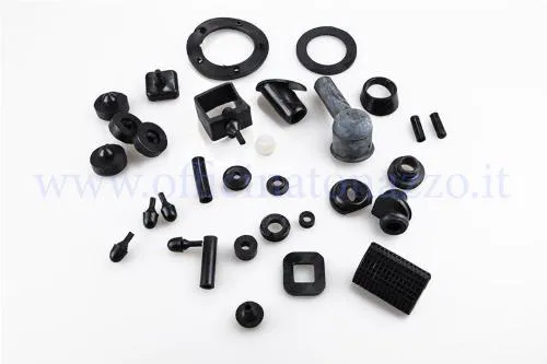Kit Olympia 58478 con 31 parti in gomma nere per Vespa PX, PE e PX E 125-150-200. Confrontare versione e contenuto prima del montaggio.