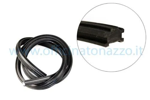 Profilo in gomma per il ripristino delle strisce pedana di Vespa GT, GTR, TS, Sprint, Sprint Veloce, Super, Rally, GS 160 e SS 180 compatibili.
