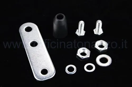 Kit FAR G18BB1025 con piastra, viti e gommino per retrovisore Vespa d'epoca. Montaggio sui fori predisposti sotto il manubrio.