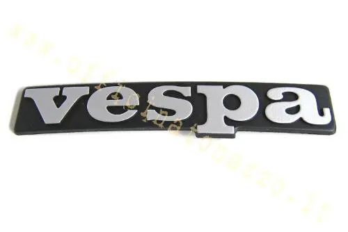 Scritta Vespa anteriore in alluminio satinato nero, 120x18 mm, con due perni interasse nominale 60 mm per PX Arcobaleno, EFL e T5.