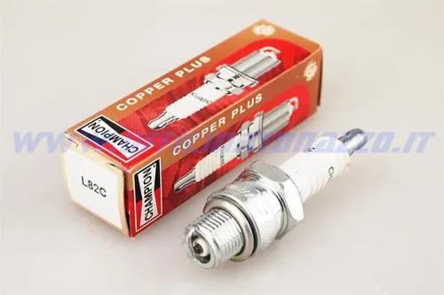 Champion L82C/T10 Copper Plus: filetto M14x1,25 lungo 12,7 mm, esagono 21 mm, gap 0,6 mm e struttura non resistiva.