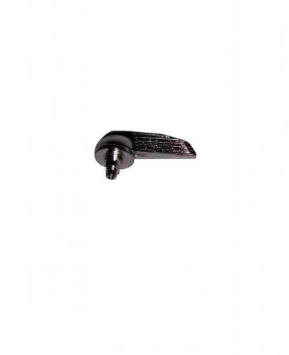 Levetta con righe orizzontali per lo sportello motore delle prime Vespa Smallframe V5A1T, V9A1T e VMA1T con chiusura corrispondente.