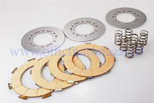 Kit Newfren F1191S per frizione Vespa Largeframe a 7 molle: 4 dischi in sughero, 3 dischi in acciaio e 7 molle. Verificare il tipo di frizione.